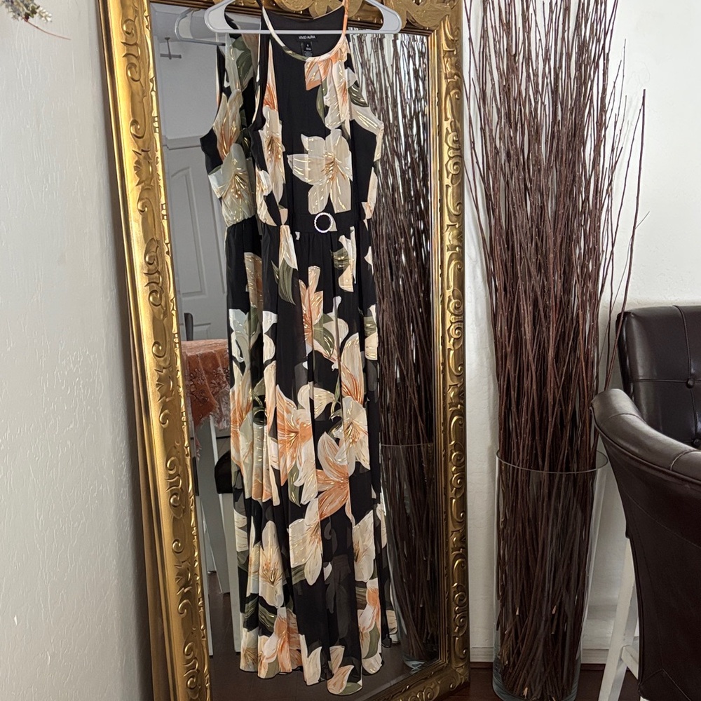 Elegant Floral Maxi Dress - Black and Cream